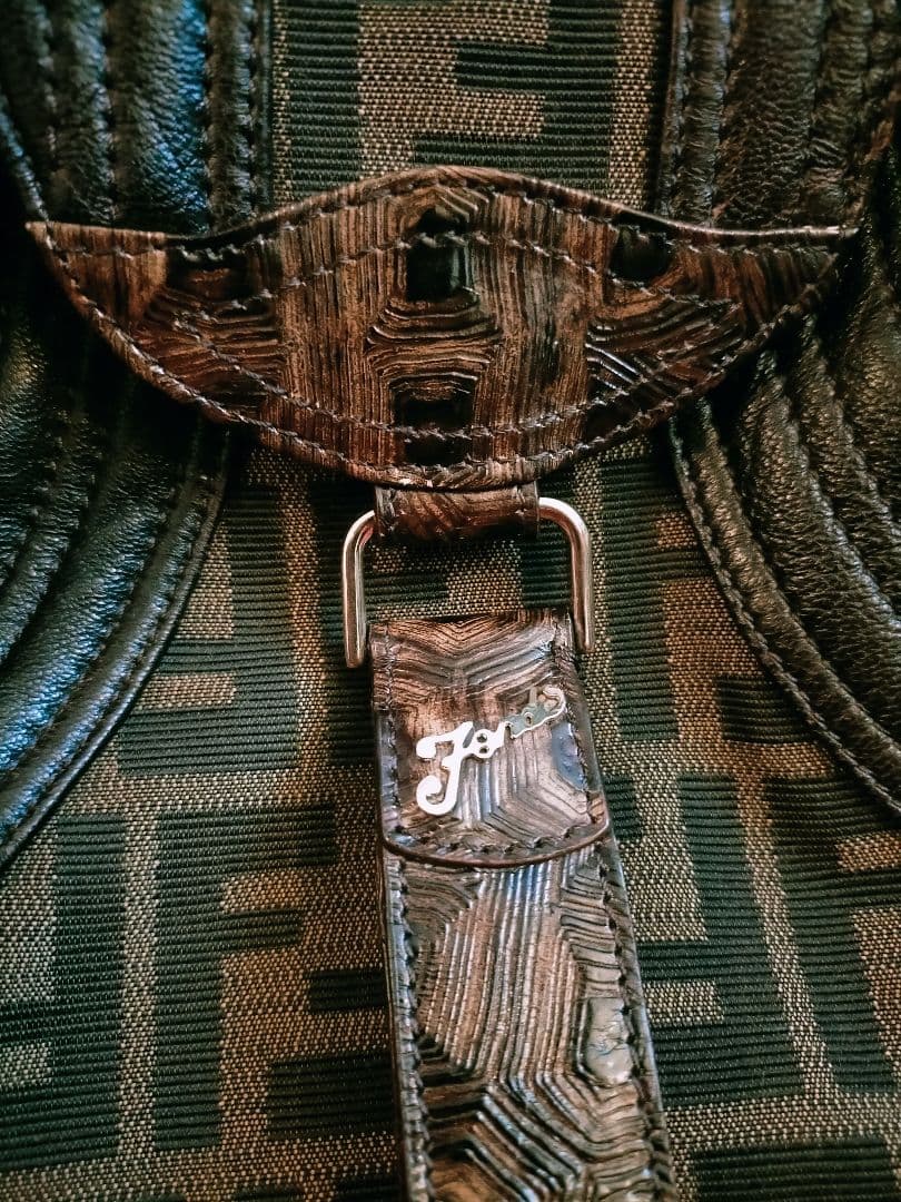 FENDI フェンディ ズッカ柄のスパイバッグ