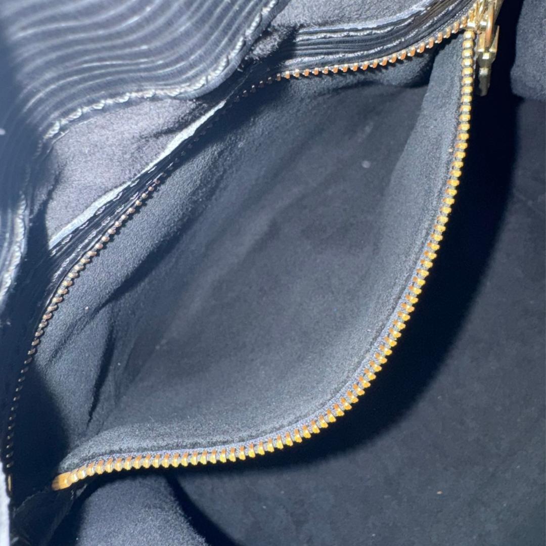 ルイヴィトン エピ プチノエ 巾着 ショルダーバッグ 黒 M44102