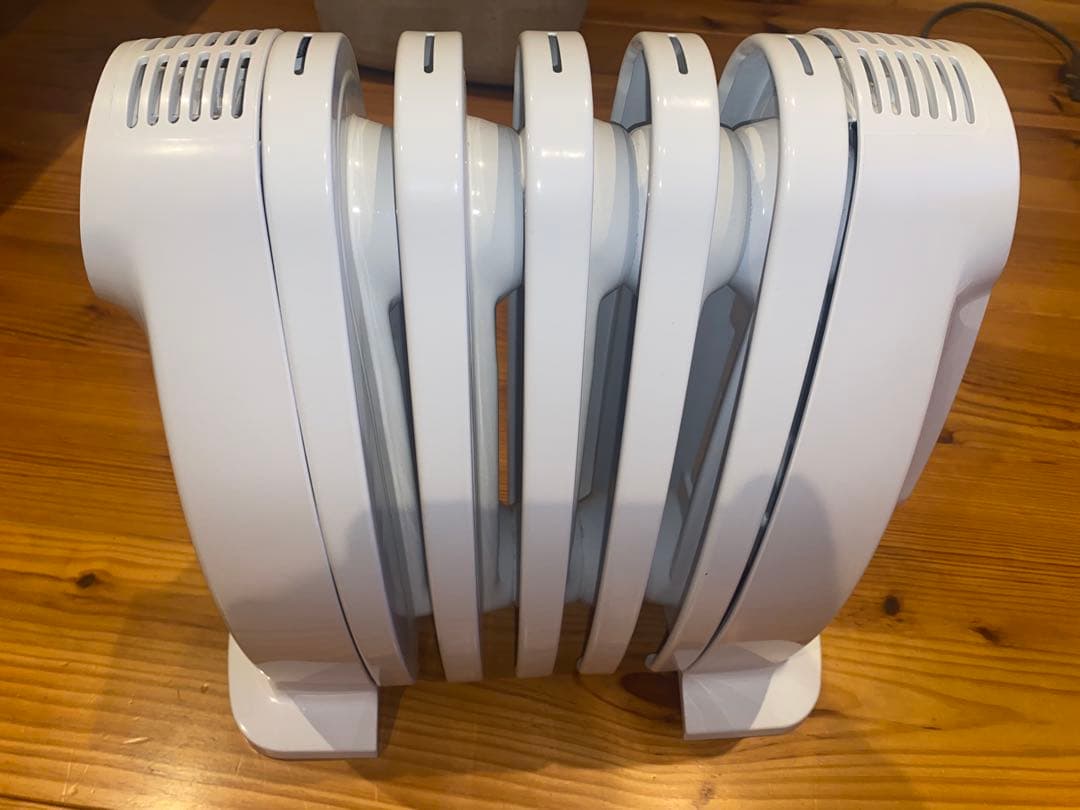 De'Longhi ミニオイルヒーター NJ0505E