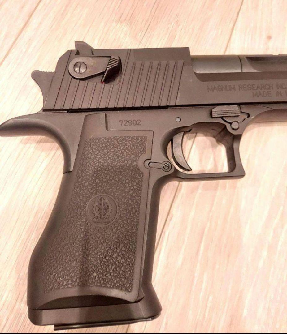 タナカ デザートイーグル 50AE 本体と弾薬カートリッジ