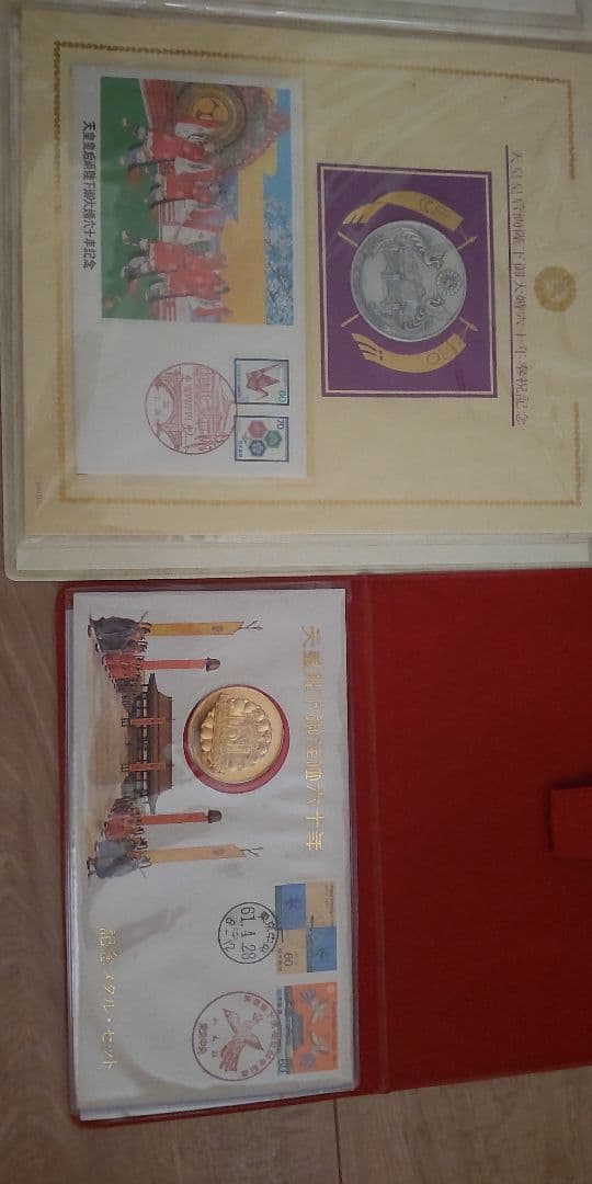 天皇陛下御在位60年記念メダル 銀色 装飾的なデザイン