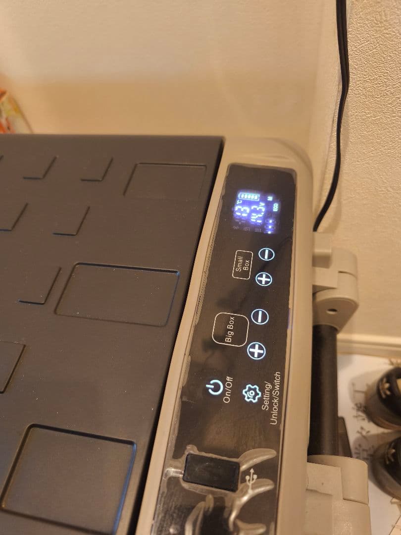 車載ポータブル冷蔵冷凍庫（ジャンク）