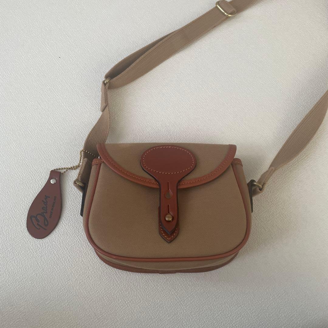 brady ショルダーバッグ