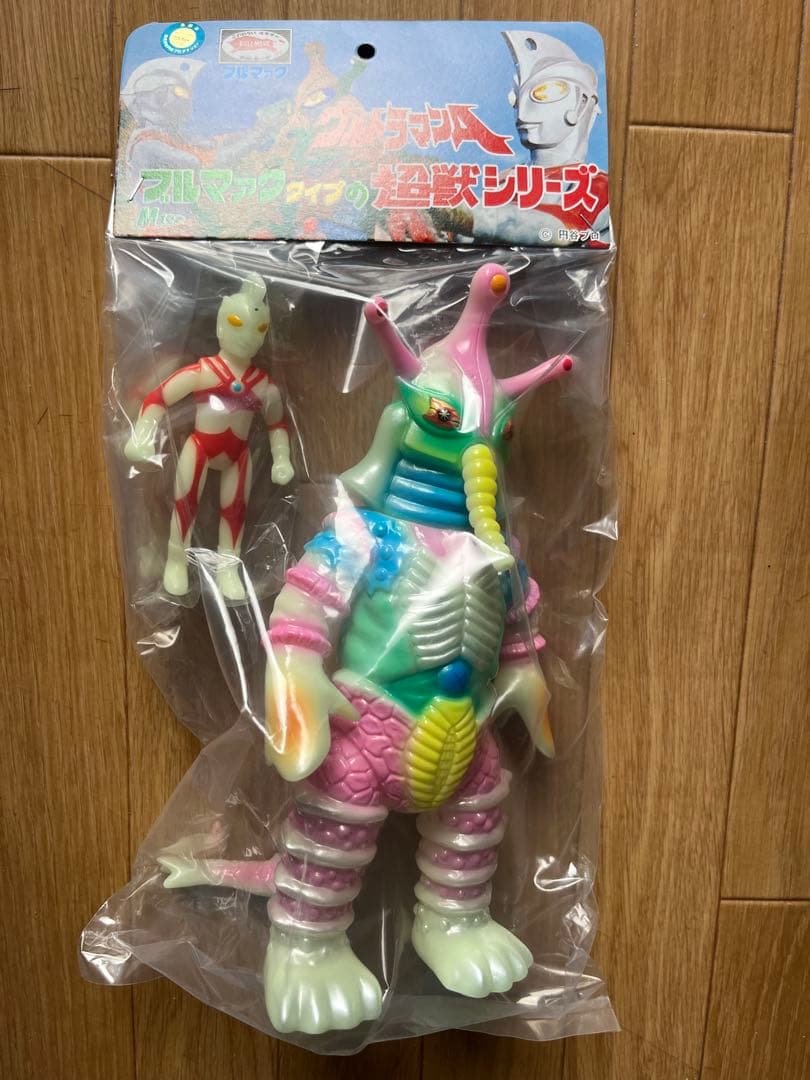 ツブコン 2025 M1号 ヒッポリト星人 蓄光 鵜川薫氏