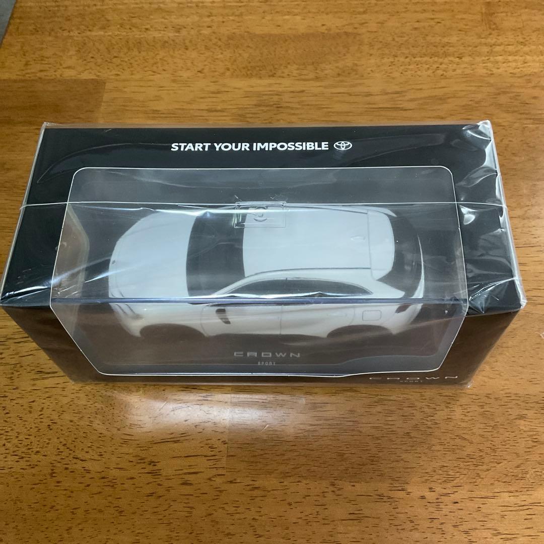 未開封 クラウンスポーツ ミニカー プレシャスホワイトパール 1/30