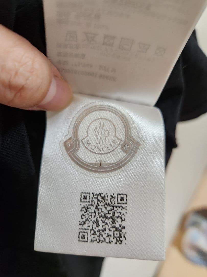 MONCLER ブラック Tシャツ　モンクレール