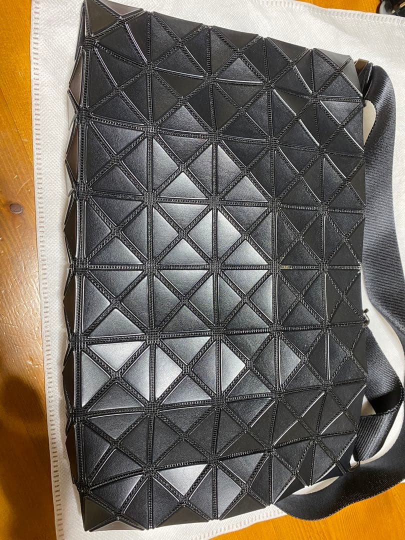 ISSEY MIYAKE 立体的ショルダーバッグ 黒