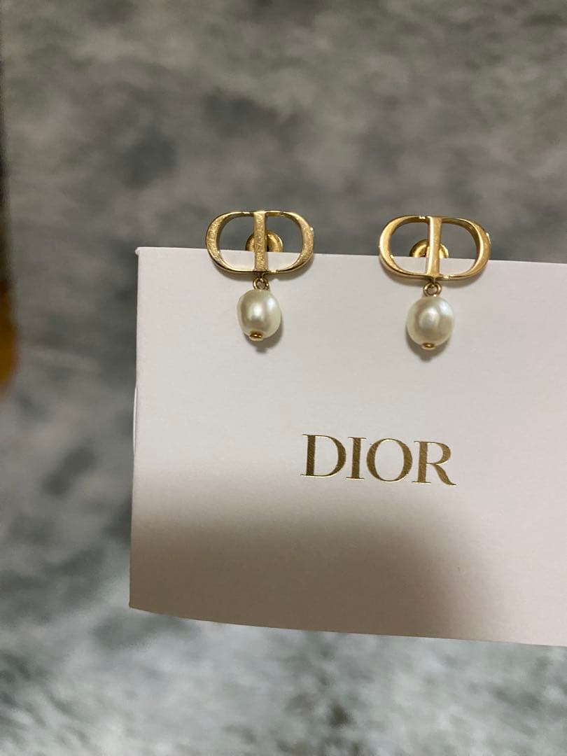 Dior ゴールドパールピアス