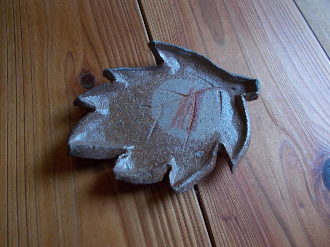 備前焼⑮　葉型小皿５個組　ゴマ、緋襷　松笠浩三？　【24】