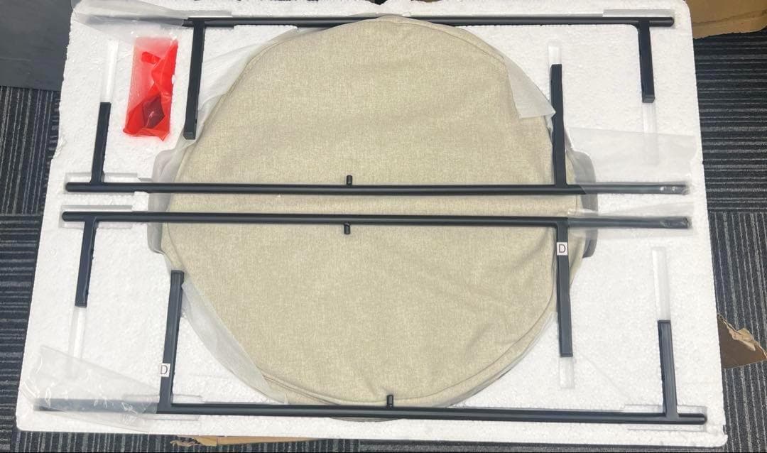 STOLIK PODRĘCZNY OKRĄGŁY RIVET ORZECH