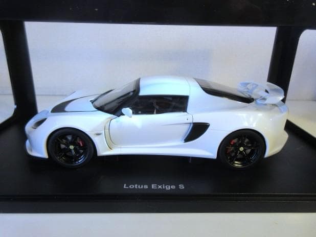 特価 AUTOart (1/18) ロータス Exige S