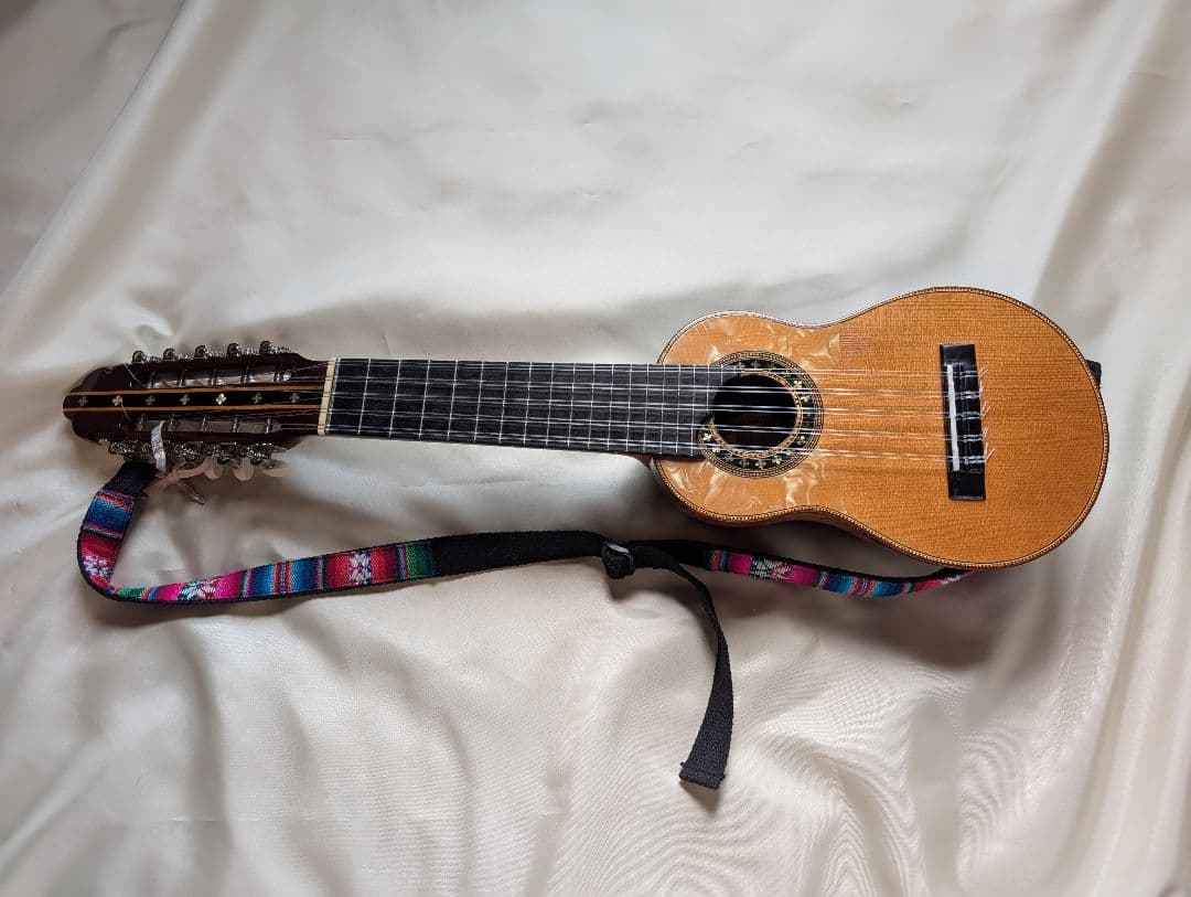 アチャ製チャランゴ