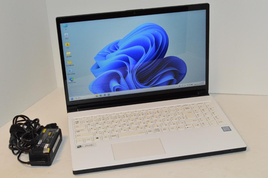 ホワイトLAVIE第8世代Corei7/32G/SSD500G/バッテリー良好