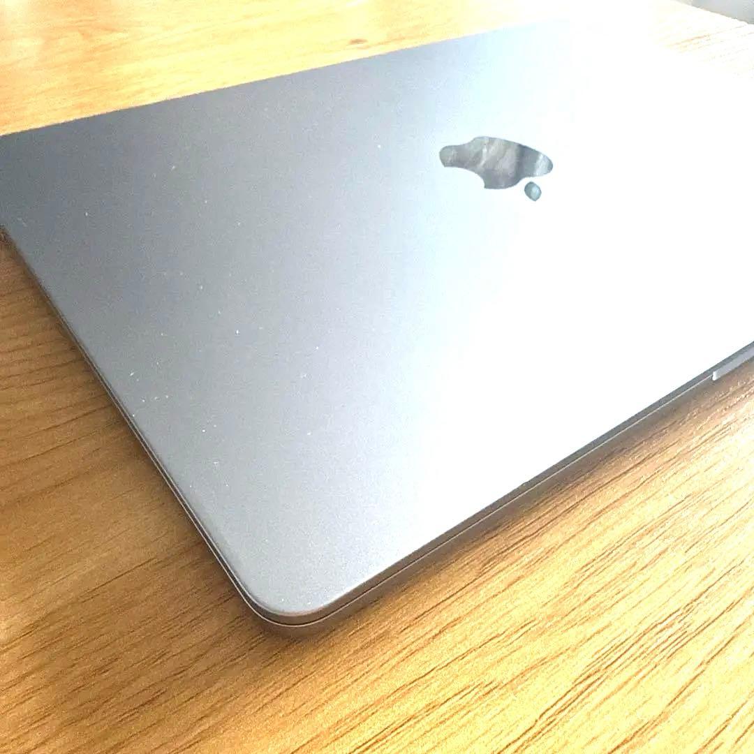 美品【MacBook Air 13.6インチ M2】