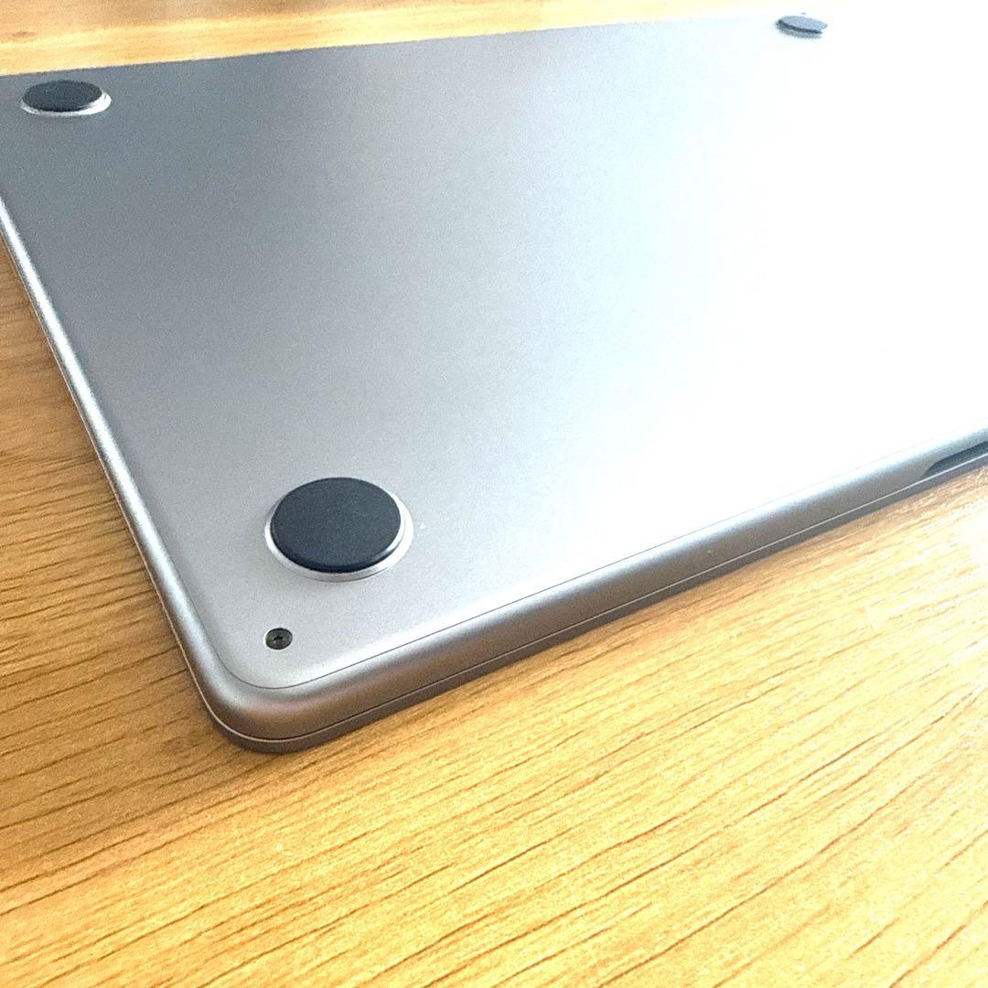 美品【MacBook Air 13.6インチ M2】