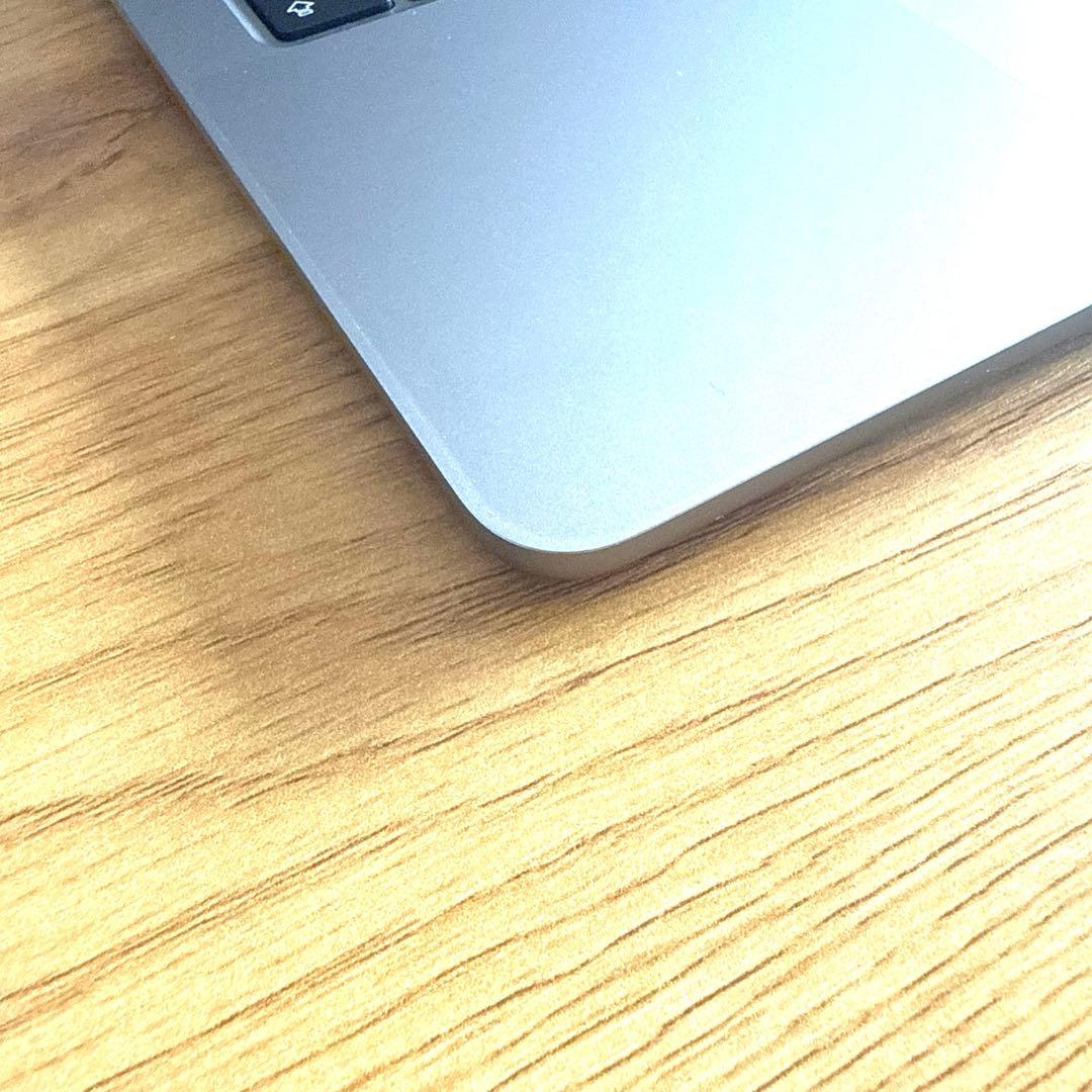 美品【MacBook Air 13.6インチ M2】