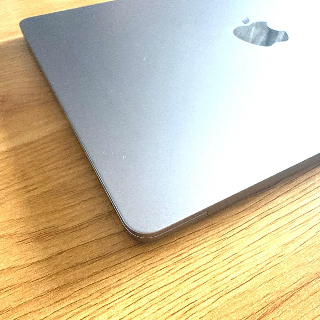 美品【MacBook Air 13.6インチ M2】