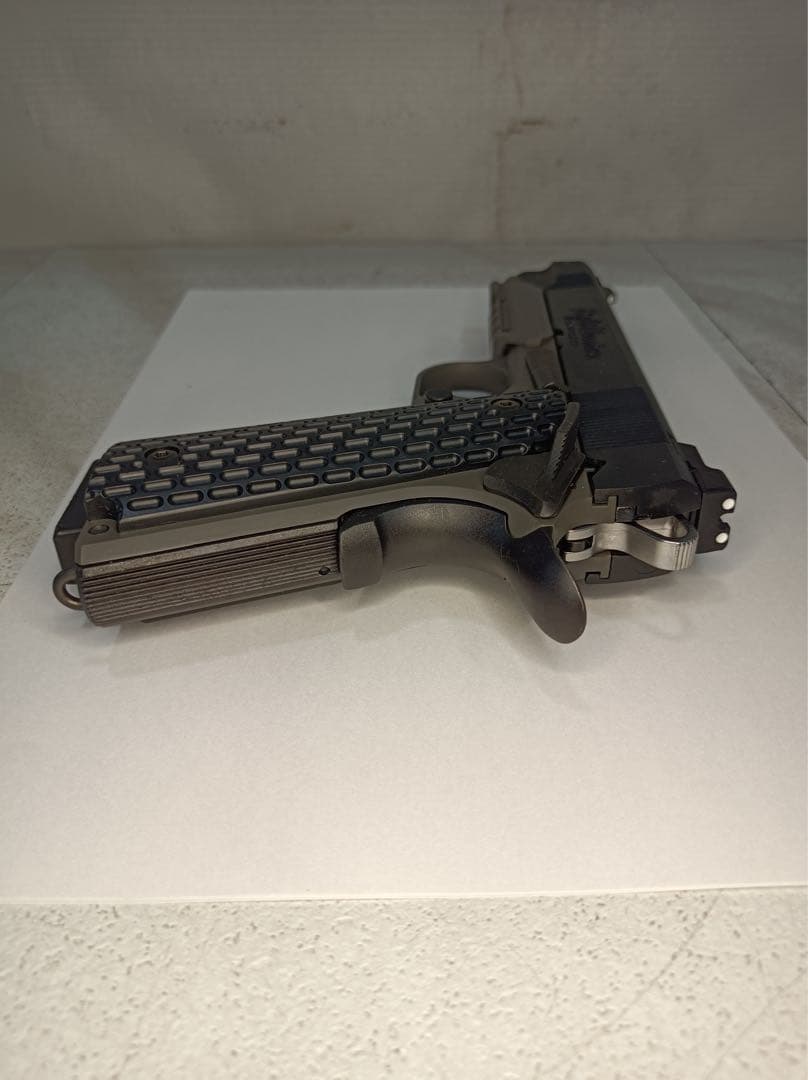 八5877【美品】TOKYO マルイ　ナイトウォーリア　1911カスタム