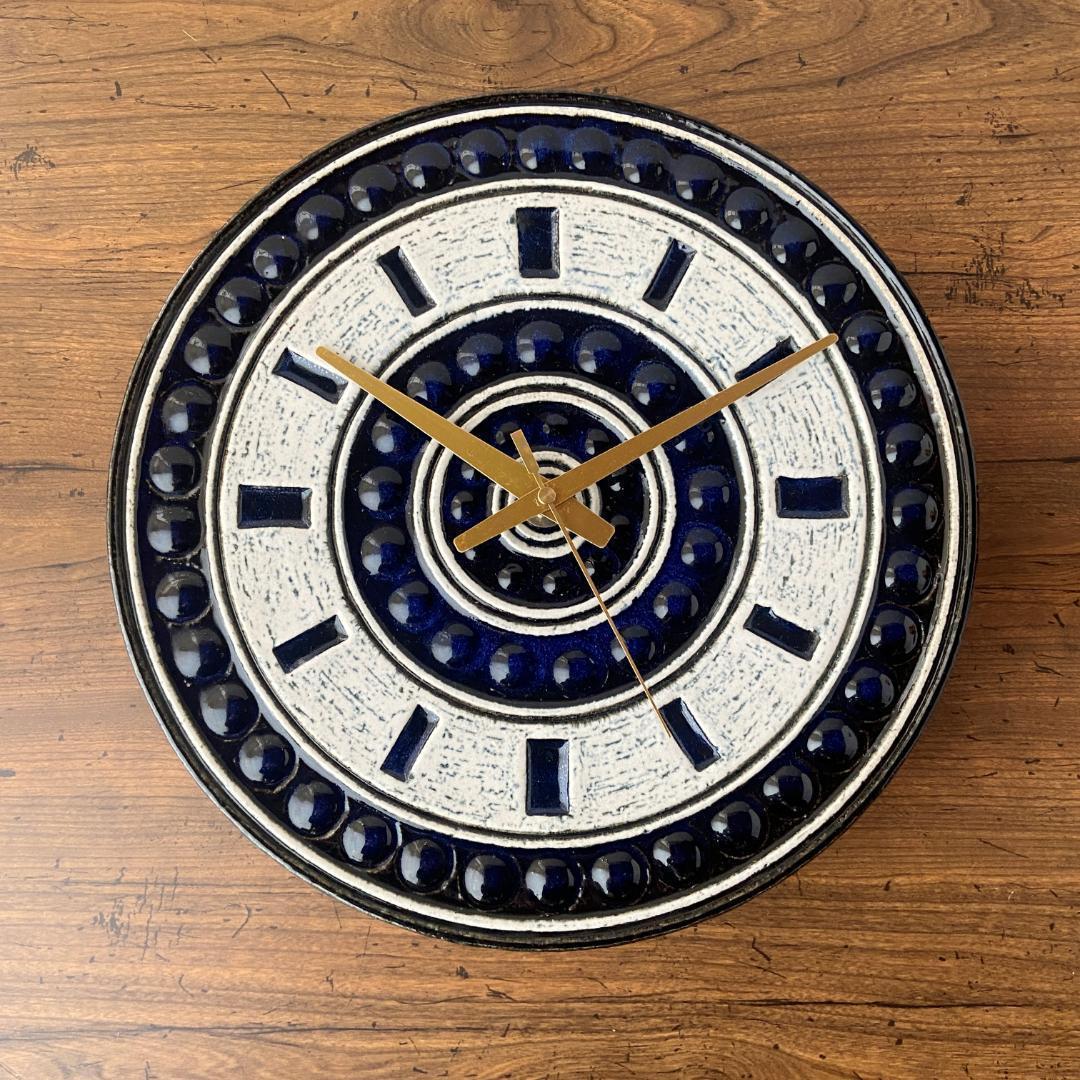 ◇電波時計取替え済◇ グスタフスベリ スタジオ作品 陶器 29cm 壁掛け時計