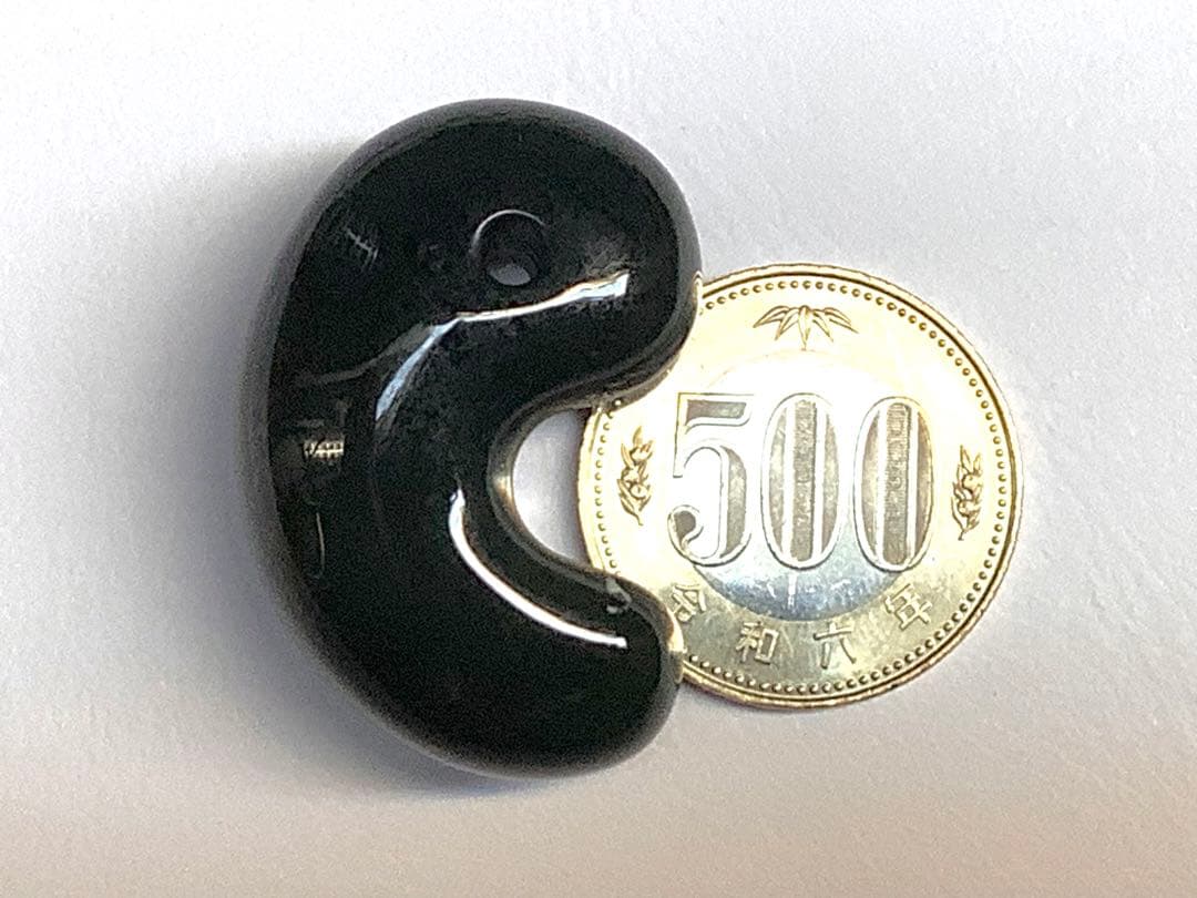 神宿る【 出雲石(青緑色の碧玉) 】島根県花仙山瑪瑙　青瑪瑙　出雲型勾玉　鑑別‼️