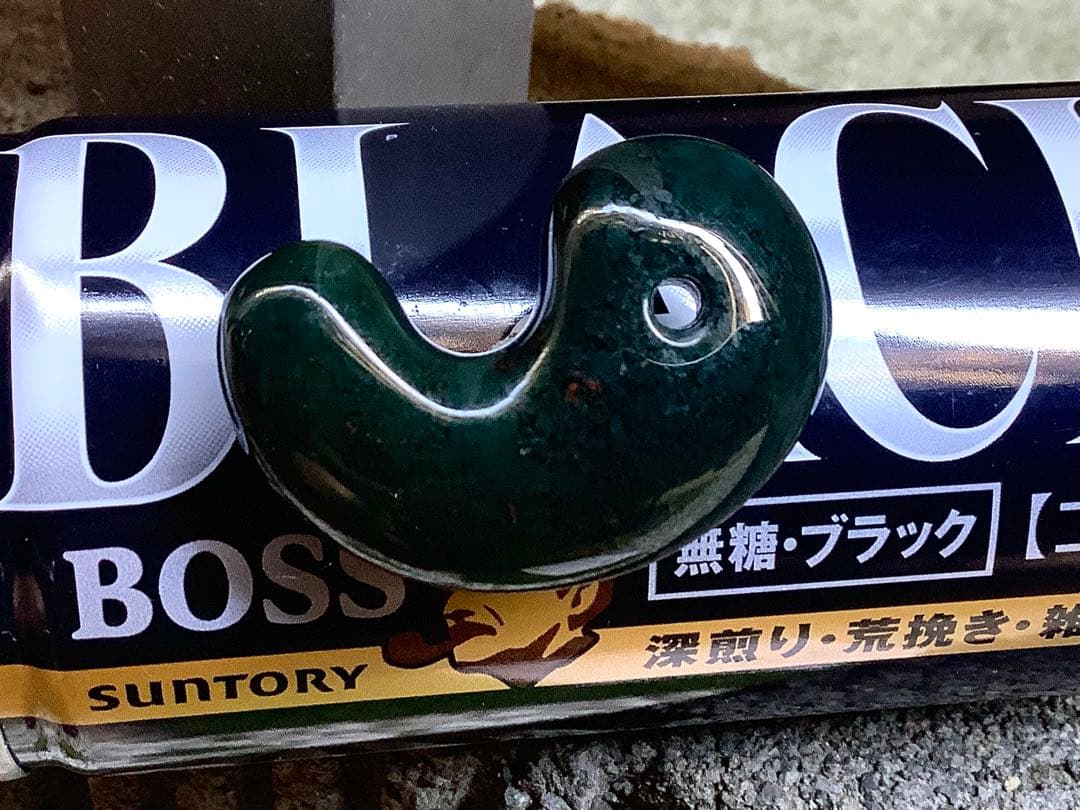 神宿る【 出雲石(青緑色の碧玉) 】島根県花仙山瑪瑙　青瑪瑙　出雲型勾玉　鑑別‼️