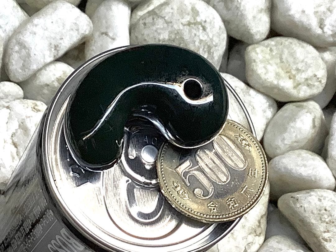 神宿る【 出雲石(青緑色の碧玉) 】島根県花仙山瑪瑙　青瑪瑙　出雲型勾玉　鑑別‼️