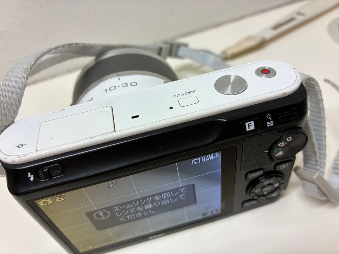 Nikon 1 J1 ホワイト ミラーレスカメラ