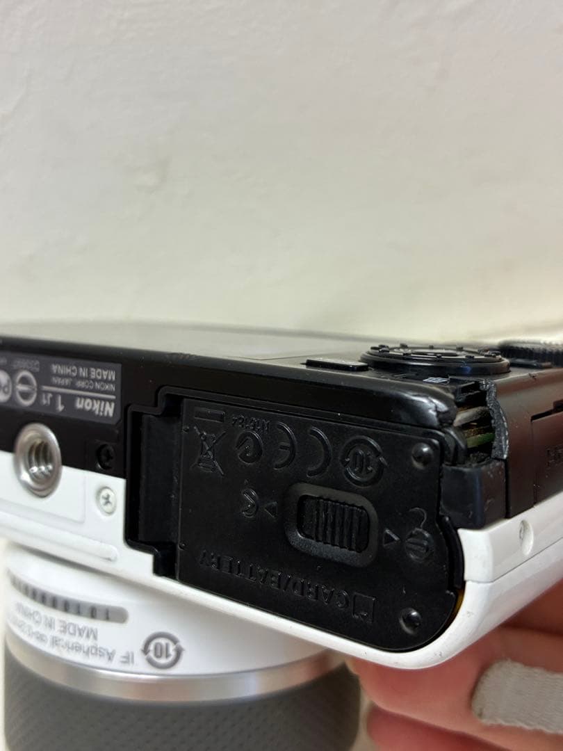 Nikon 1 J1 ホワイト ミラーレスカメラ