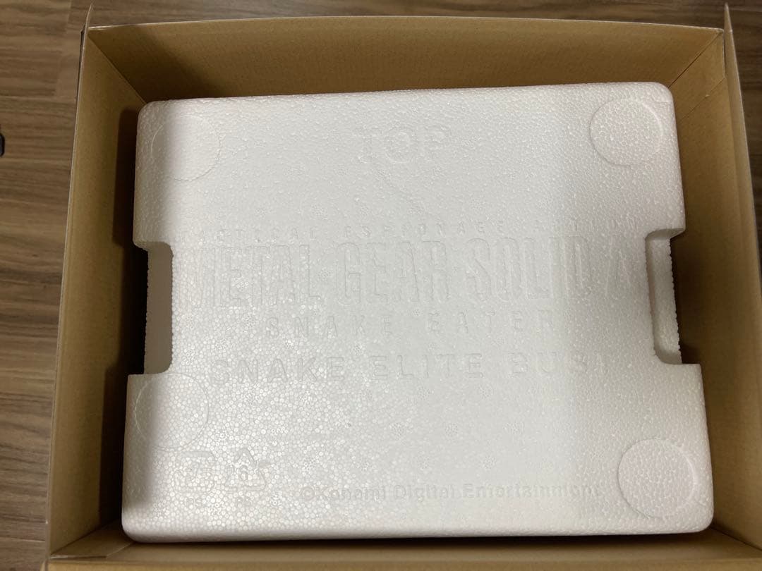 L GEAR SOLID Δ ネイキッド・スネーク フィギュア 限定品