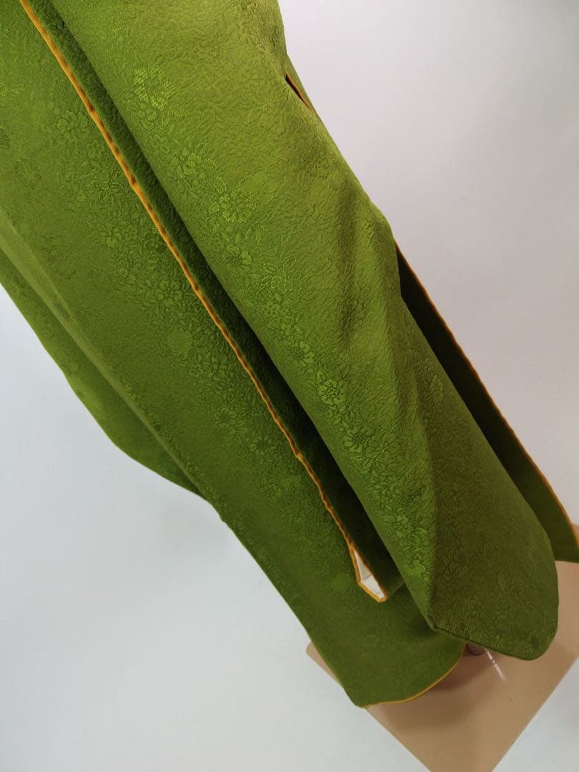 振袖　色無地　やまと誂え　紋意匠　花柄地紋　ガード加工済み　シャトルーズグリーン