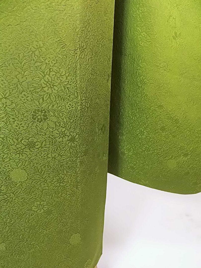 振袖　色無地　やまと誂え　紋意匠　花柄地紋　ガード加工済み　シャトルーズグリーン