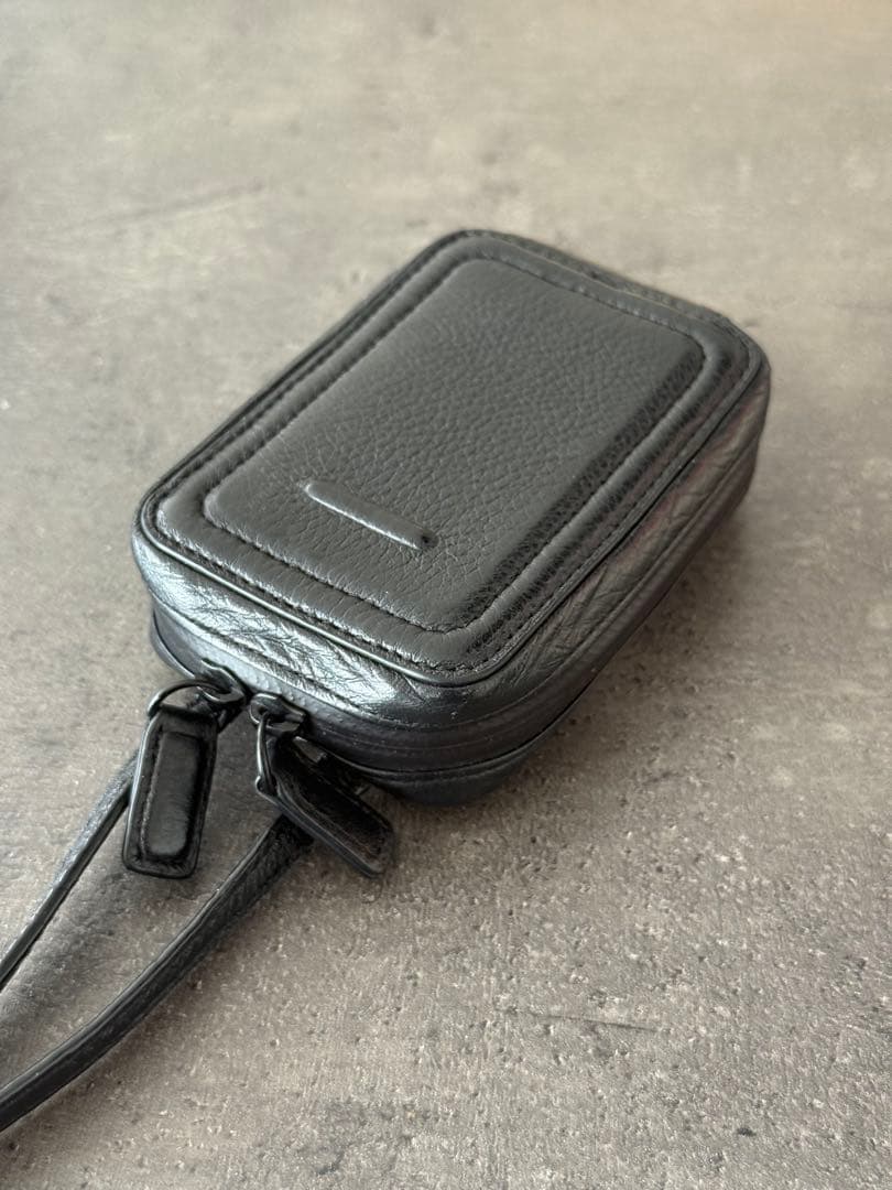 【objcts.io】ストラップ一体型マイクロバッグ