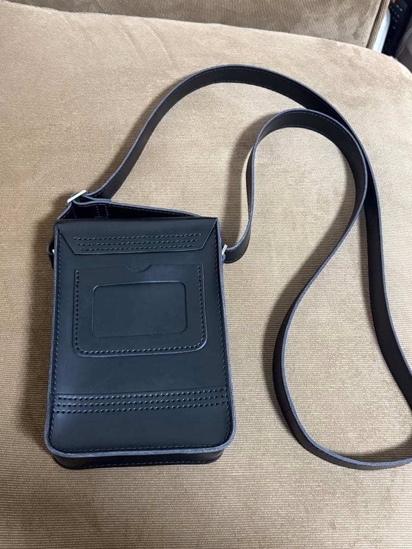 ［ほぼ未使用品］Dr. Martens ブラックショルダーバッグ
