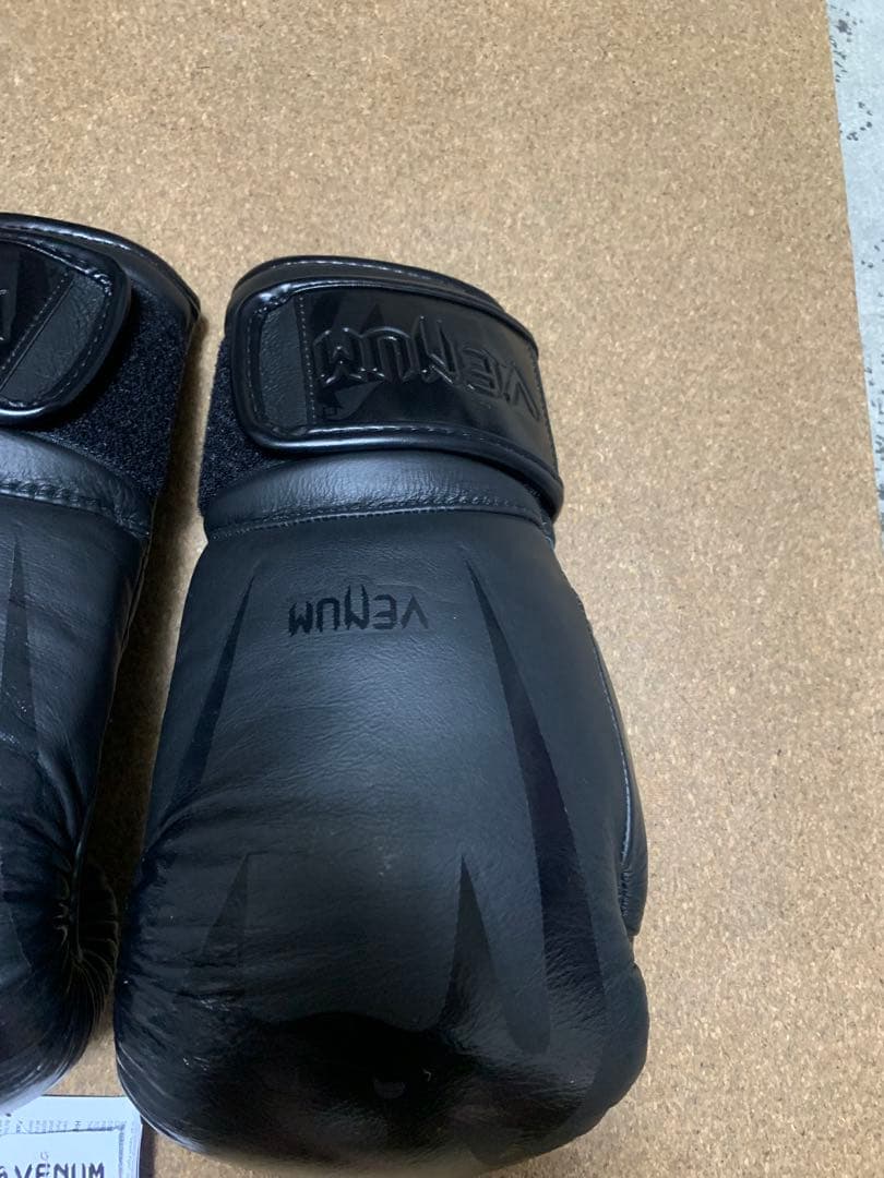 Venum ボクシンググローブ 8 oz ブラック