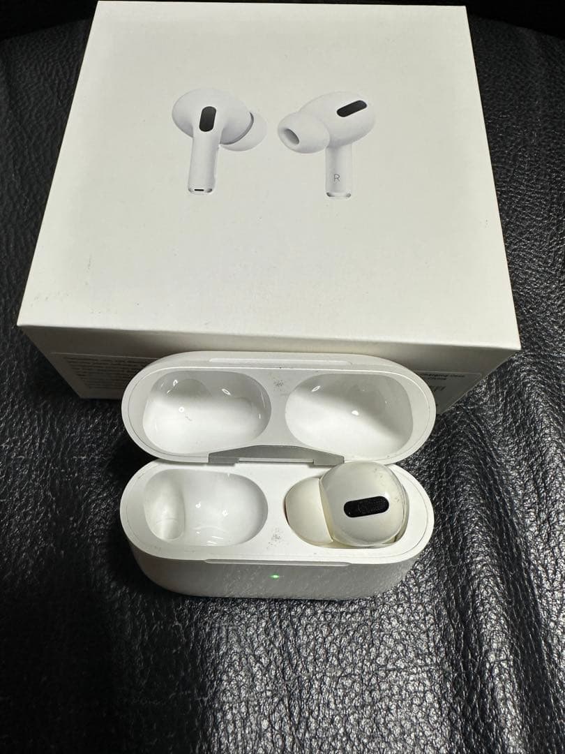 Apple AirPods Pro MWP22J/A中古右耳のみウブロケース付き