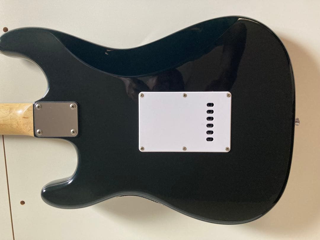 ブラック ストラトキャスタータイプ エレキギター