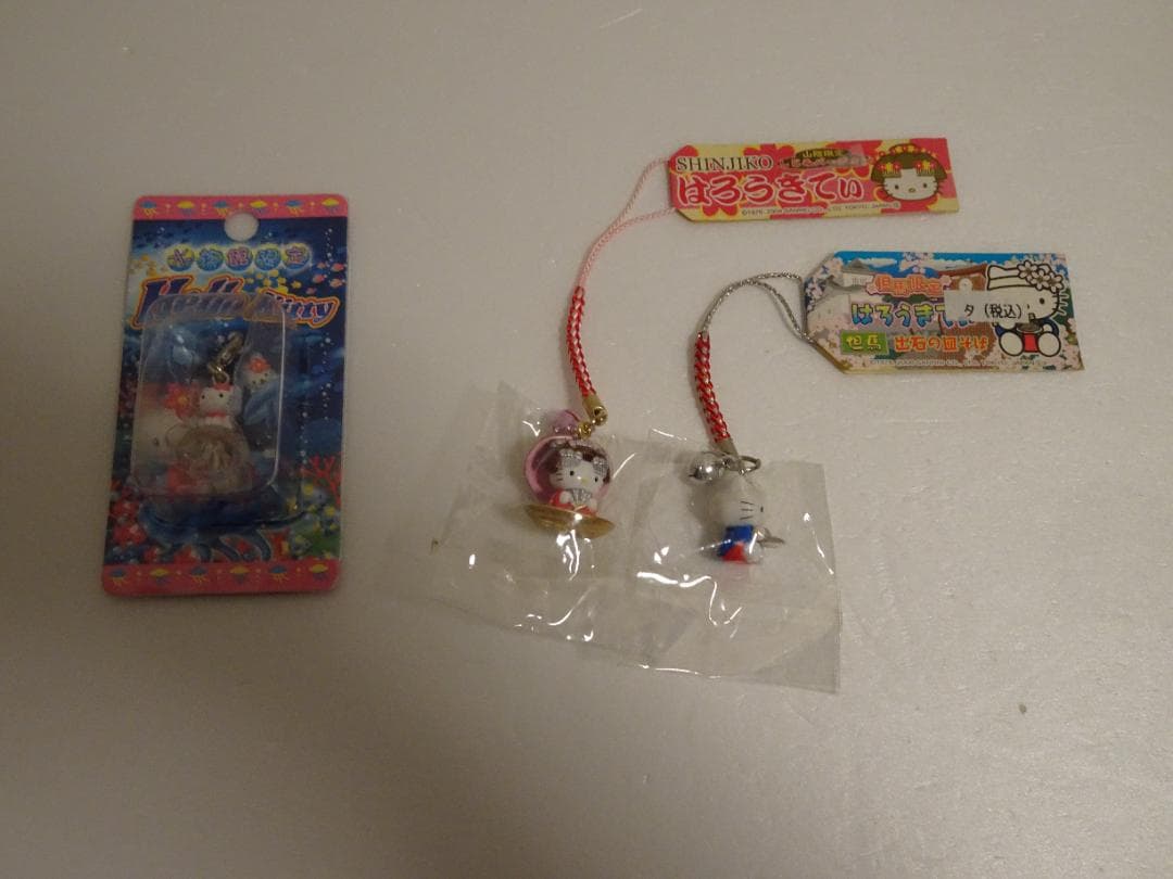 新品、未使用。ご当地限定ハローキティ根付けストラップ16個+中古2個　de-18