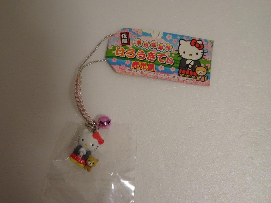 新品、未使用。ご当地限定ハローキティ根付けストラップ16個+中古2個　de-18