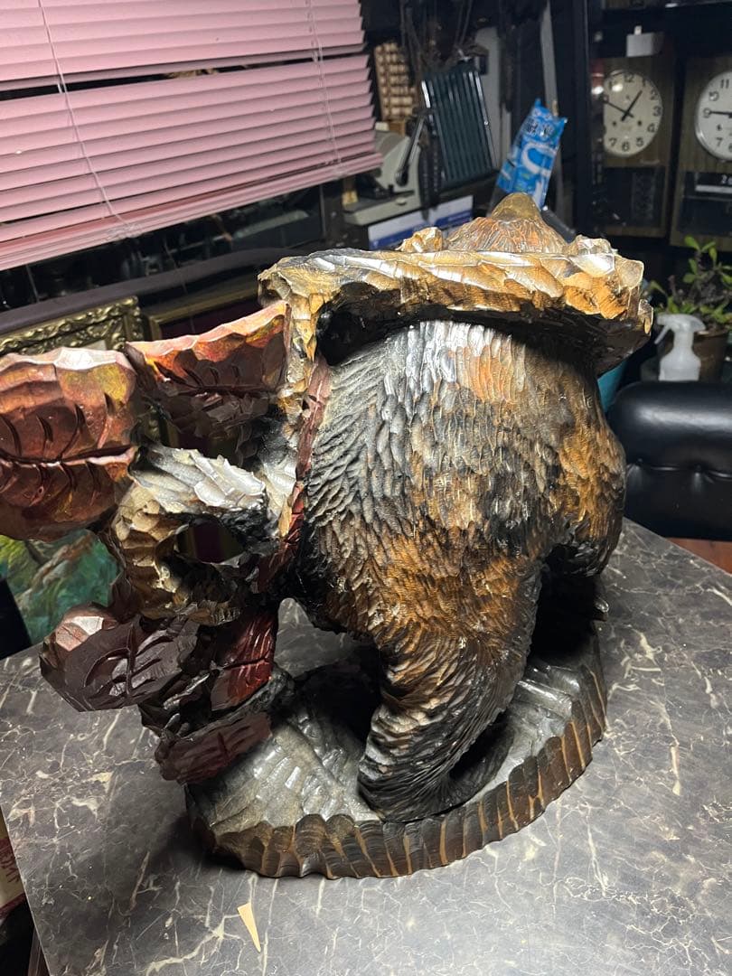 熊の木彫り、木彫り熊、熊の一刀彫、 アイヌ木彫り、アイヌ工芸品