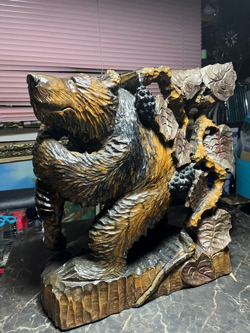 熊の木彫り、木彫り熊、熊の一刀彫、 アイヌ木彫り、アイヌ工芸品