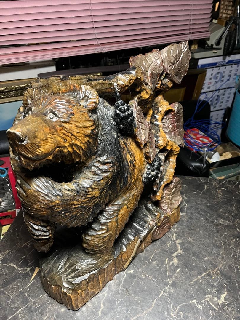 熊の木彫り、木彫り熊、熊の一刀彫、 アイヌ木彫り、アイヌ工芸品