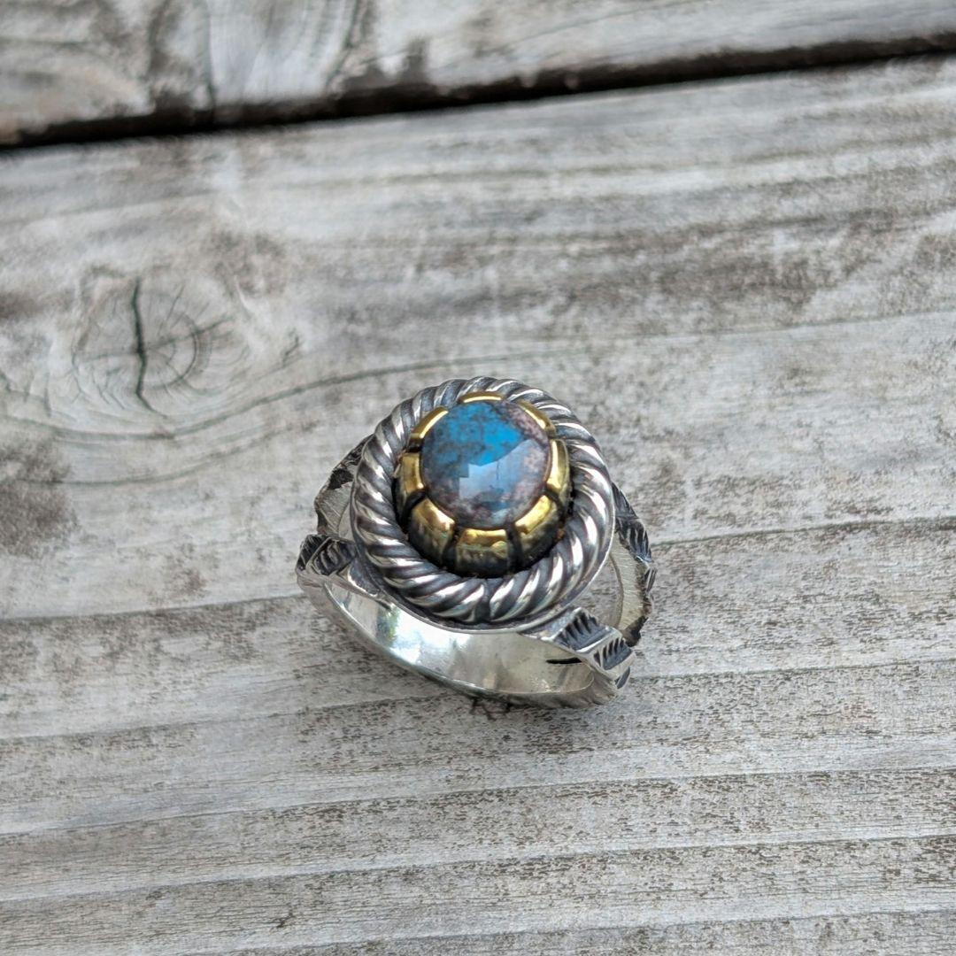 ハンドメイドのターコイズリング　インディアンジュエリー風　bisbee