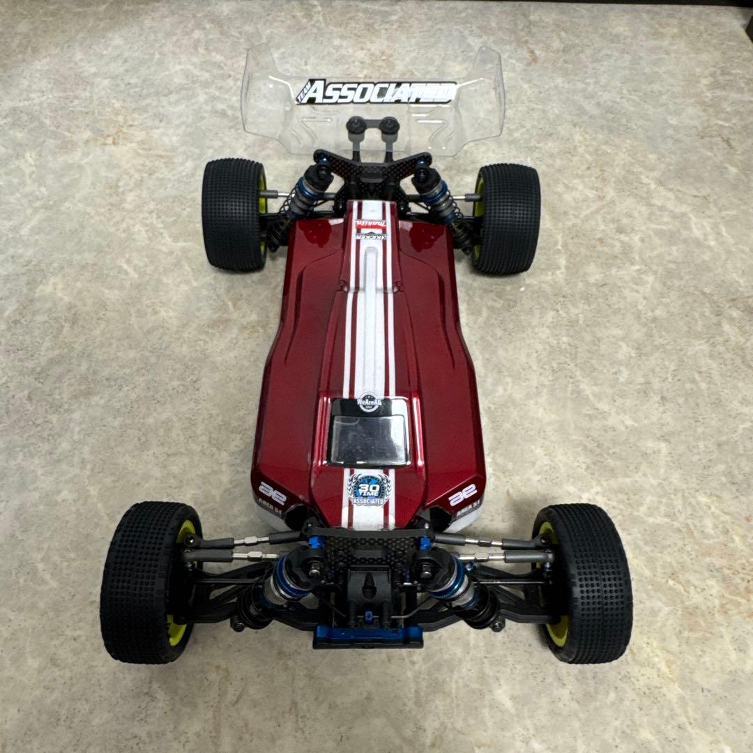 アソシエイテッド RC10 B74.2 CE (組立メカ搭載済み)