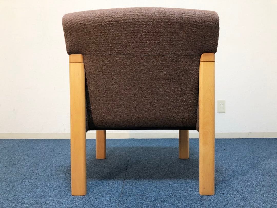 okamura 超高級1人用ソファ 布張りブラウン生地　イージーチェア脚メープル