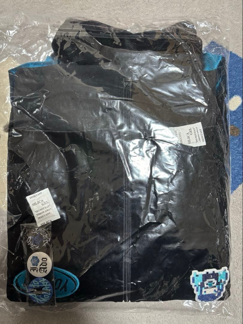 【新品 小（M）】Ado よだか（YODAKA） トラックジャケット 缶バッジ付