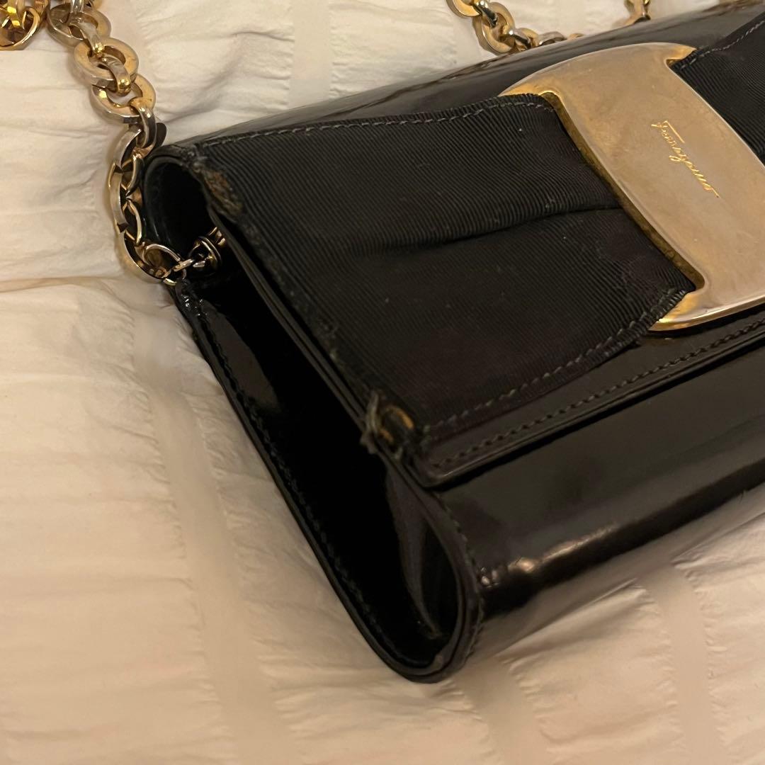 Salvatore Ferragamo フェラガモ ロゴリボン チェーンバック