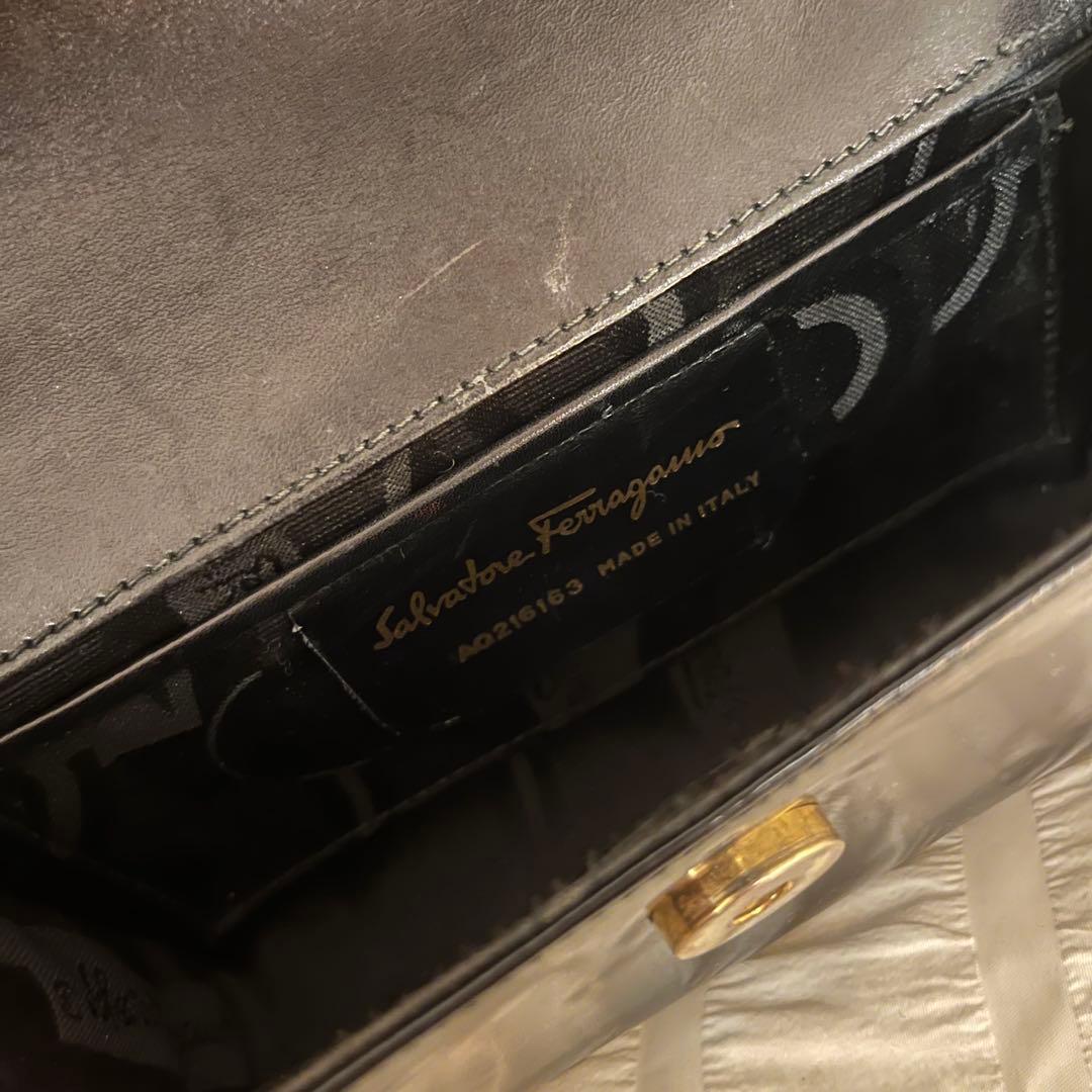 Salvatore Ferragamo フェラガモ ロゴリボン チェーンバック