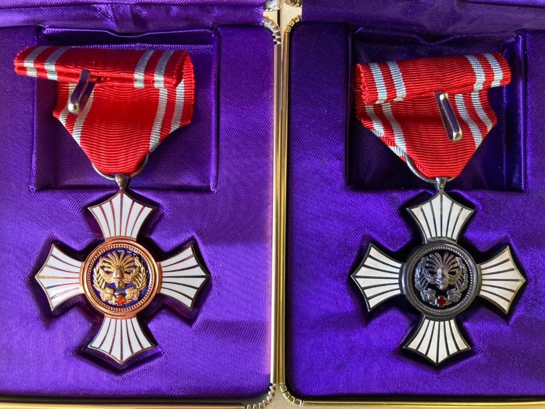 日本赤十字社 金色有功章 銀色有功章 勲章 ☆金銀セット☆