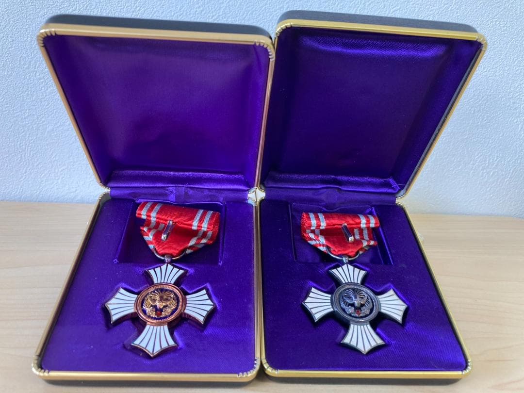 日本赤十字社 金色有功章 銀色有功章 勲章 ☆金銀セット☆