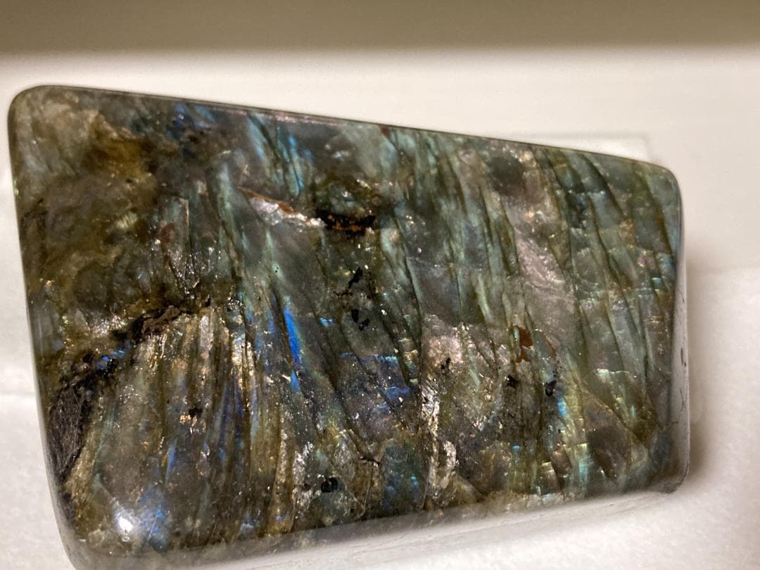 【マジックワーカーの石】ラブラドライト マダガスカル産 924g フリーフォーム